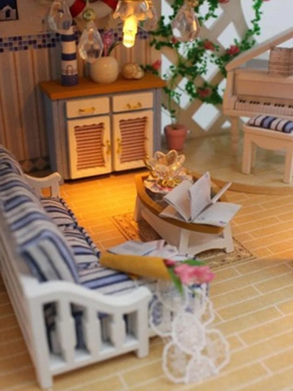 NIB RHZN Miniature House Kit Dollhouse DIY Beach House 1:24 Scale